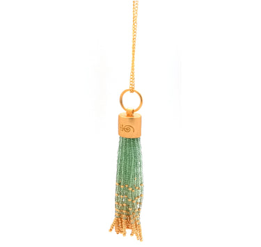 Collar flecos dorado.